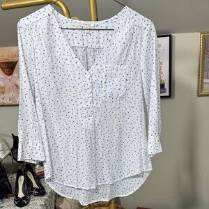 NWOT Como Blu Cozy Casual White & Blue Dot V-Neck Blouse Hi-Low 3/4 Sleeves